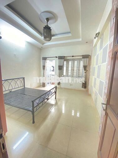 Phòng trọ 25m2 Trường Sa, Tân Bình gần chợ Phạm Văn Hai