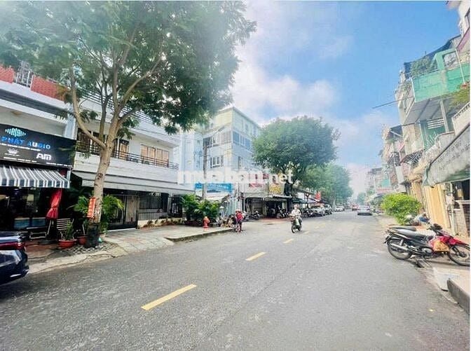 5PN, 4WC. Nhà 3 lầu Nguyễn Tiểu La - Bà Hạt, Q10. DT: 4x15m