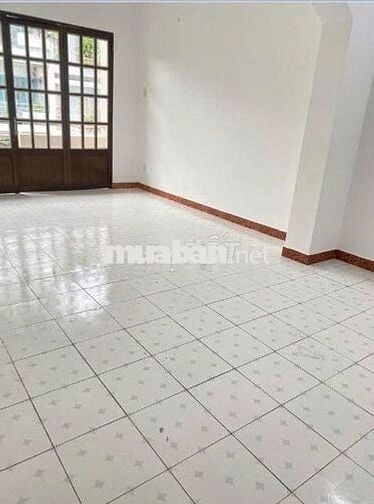 5PN, 4WC. Nhà 3 lầu Nguyễn Tiểu La - Bà Hạt, Q10. DT: 4x15m