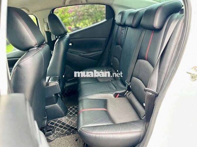Mazda 2 2018 Trắng 5 chỗ