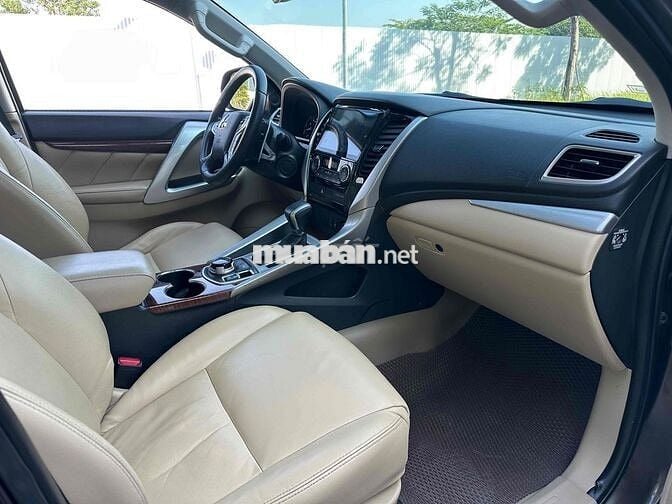 Mitsubishi Pajero Sport 2017 3.0V6 4x4 Xăng 2 Cầu