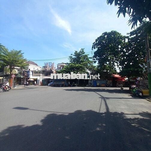 BÁN VỊ TRÍ TẶNG NHÀ NÁT  -  MT ĐHT02 -  GIÁ CHỈ 6 TỶ - 114M2 .