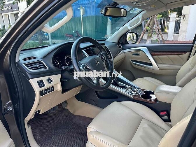 Mitsubishi Pajero Sport 2017 3.0V6 4x4 Xăng 2 Cầu