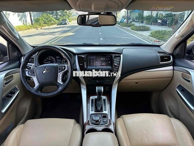 Mitsubishi Pajero Sport 2017 3.0V6 4x4 Xăng 2 Cầu