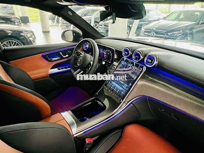 Cần bán GLC300 lướt chuẩn 1.000km