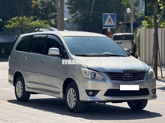 Toyota Innova 2013 2.0 G 100.000 km
