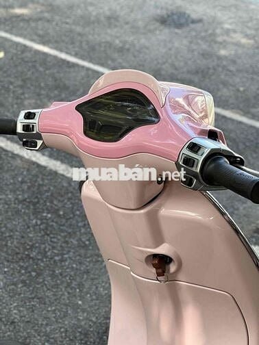 Vespa Sprint hồng cu te