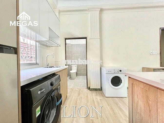 MỘT phòng ngủ RỘNG thênh thang ngay con đường Ẩm thực trung tâm Quận 3