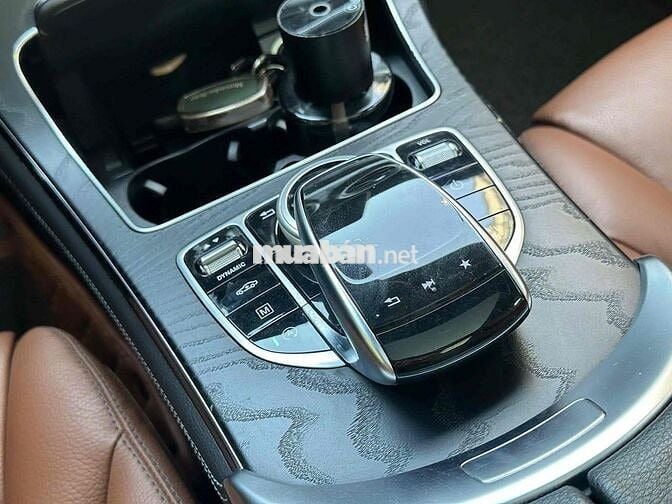 Mercedes-Benz GLC300 4Matic 2018 Model 2019