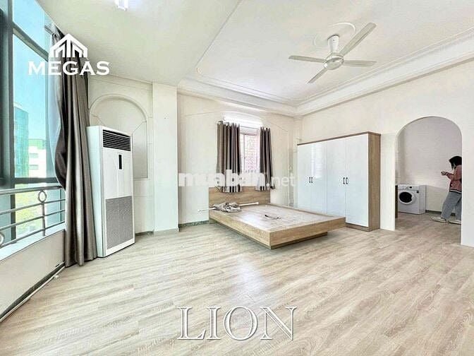 MỘT phòng ngủ RỘNG thênh thang ngay con đường Ẩm thực trung tâm Quận 3
