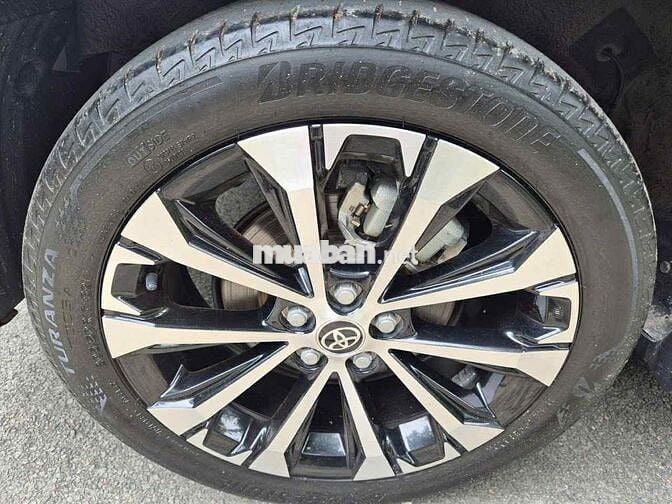 Veloz Cross (1.5L TOP) gia đình sử dụng mới 98%.