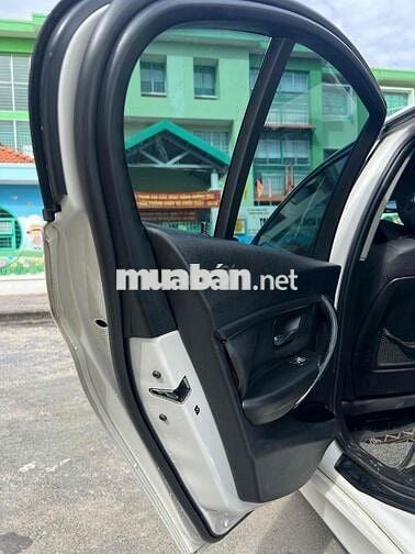 BMW 3 Series 2013 320i - 121000 km