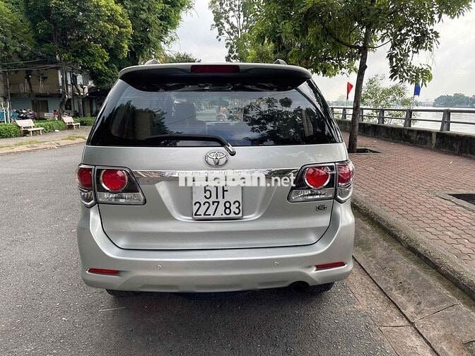 Cần bán futuner MT 2015 máy dàu màu bạc