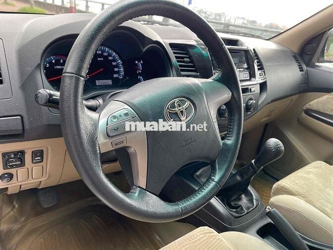 Cần bán futuner MT 2015 máy dàu màu bạc