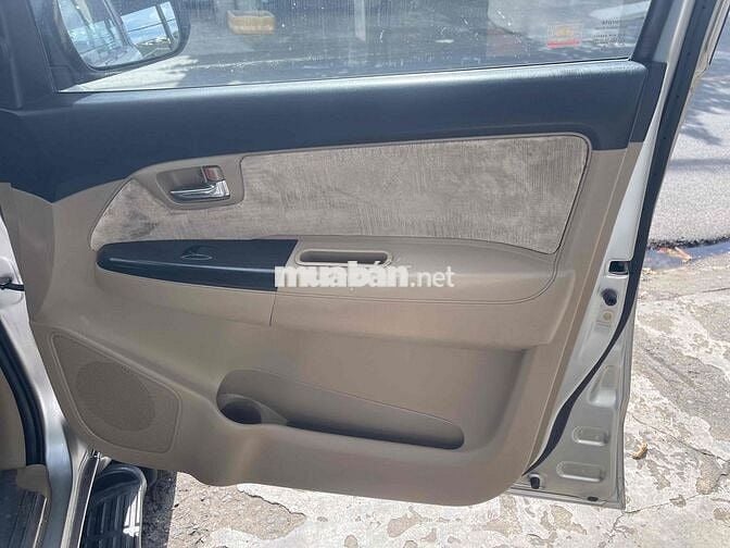 Cần bán futuner MT 2015 máy dàu màu bạc