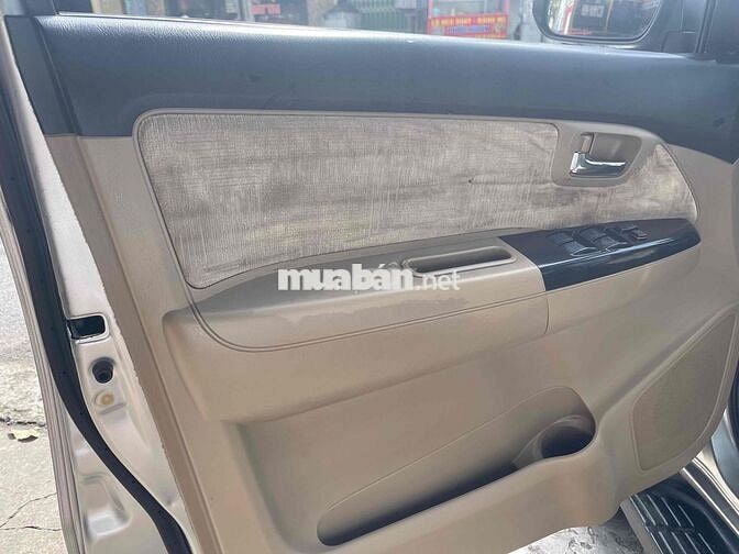 Cần bán futuner MT 2015 máy dàu màu bạc