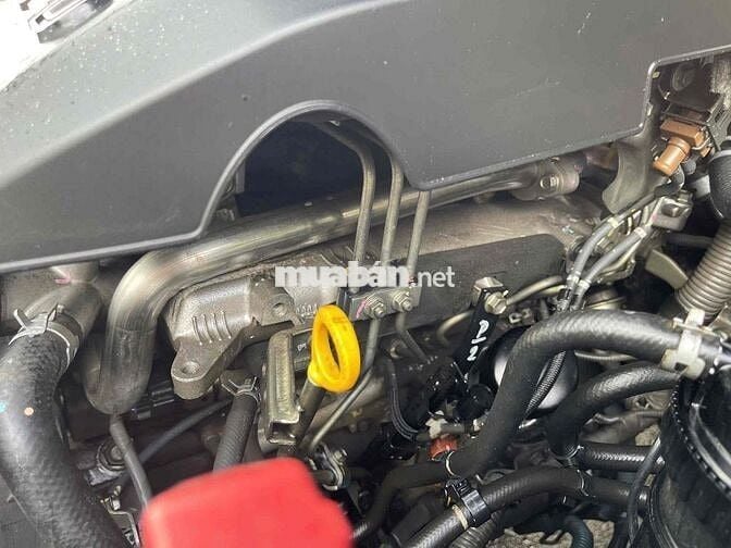 Cần bán futuner MT 2015 máy dàu màu bạc