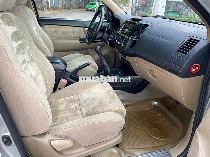 Cần bán futuner MT 2015 máy dàu màu bạc