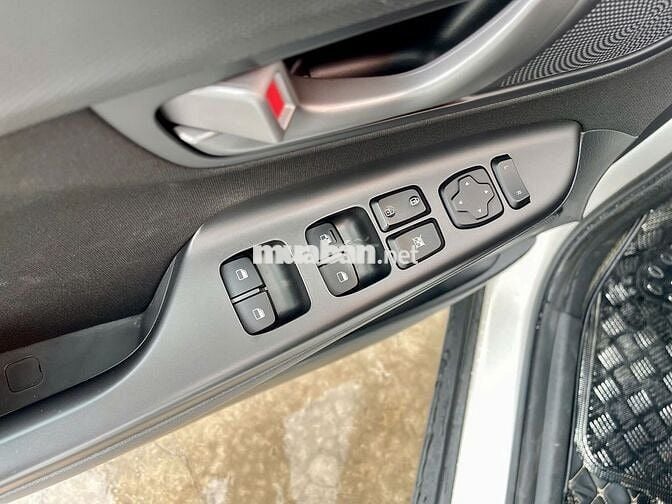 Hyundai Kona 2020 AT bản tiêu chuẩn Trắng