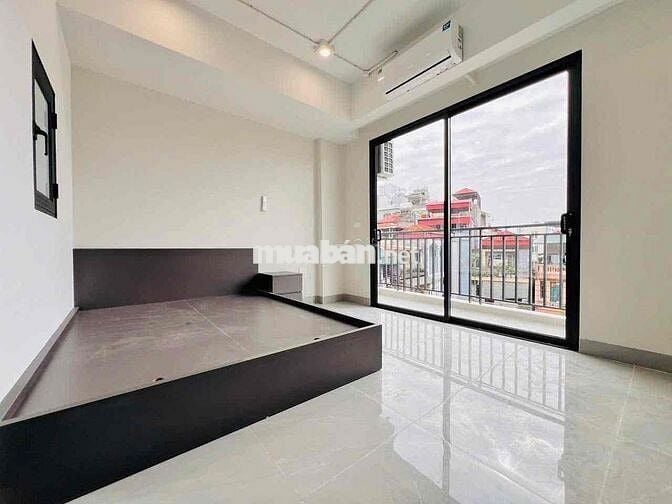 đối diện Vincom Cộng Hoà đi về các quận trung tâm Q1,3,Phú Nhuận 5’ đi