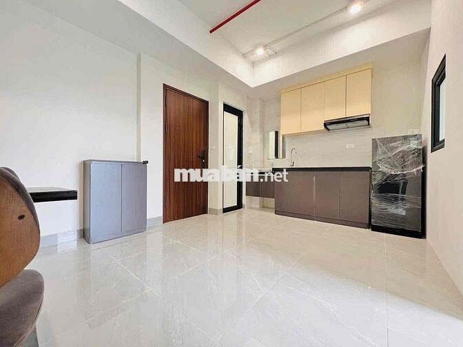 đối diện Vincom Cộng Hoà đi về các quận trung tâm Q1,3,Phú Nhuận 5’ đi