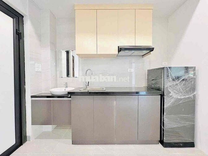 đối diện Vincom Cộng Hoà đi về các quận trung tâm Q1,3,Phú Nhuận 5’ đi