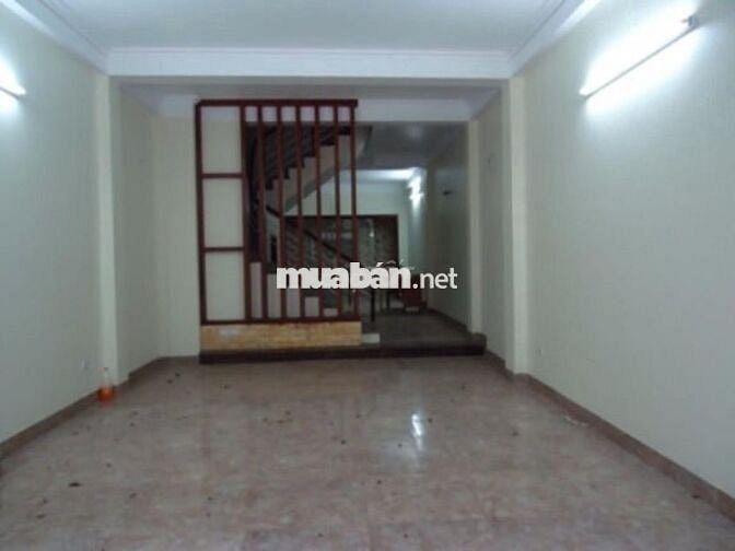 Nhà ngõ 88 đường Trung Kính, Dt 75m2 x 5 tầng đường rộng để ô tô