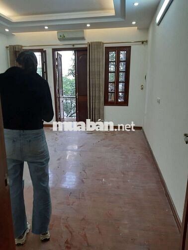 Nhà ngõ 88 đường Trung Kính, Dt 75m2 x 5 tầng đường rộng để ô tô