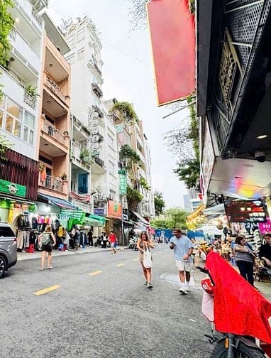 Nhà mt chợ Bến Thành, 160m², 2 khối nhà 10 tầng, dòng tiền 170tr/th