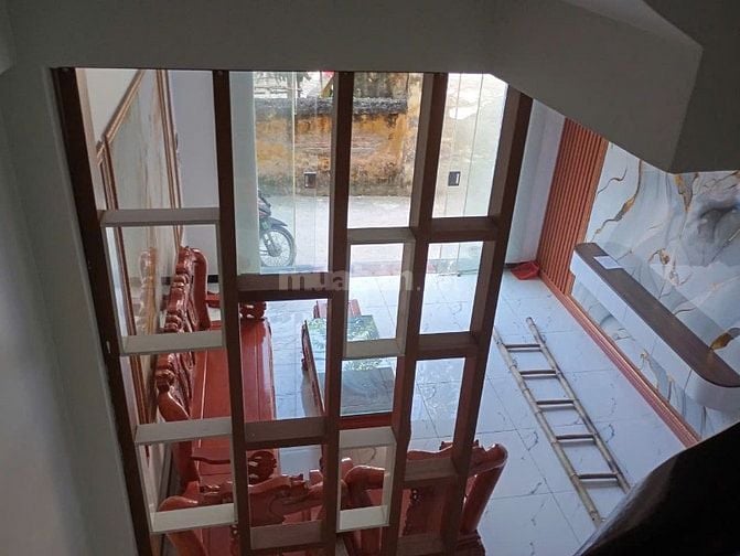 CHO HỘ GIA ĐÌNH THUÊ NGUYÊN CĂN NHÀ PHỐ XUÂN ĐỖ, CỰ KHỐI, CĂN GÓC. NGÕ