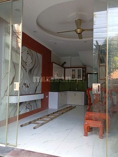 CHO HỘ GIA ĐÌNH THUÊ NGUYÊN CĂN NHÀ PHỐ XUÂN ĐỖ, CỰ KHỐI, CĂN GÓC. NGÕ