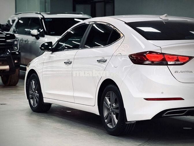 Hyundai Elantra 2018 1.6 AT GLS - 70,000 km cọp.
