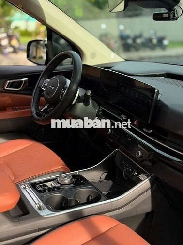 Kia carnival 2.2Dsignature 7s 6000 km