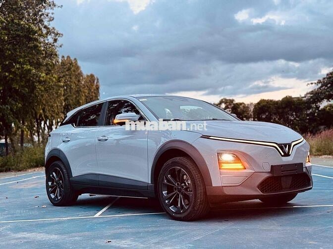 VinFast VF6 PLUS trả trước chưa đến 100tr nhận xe