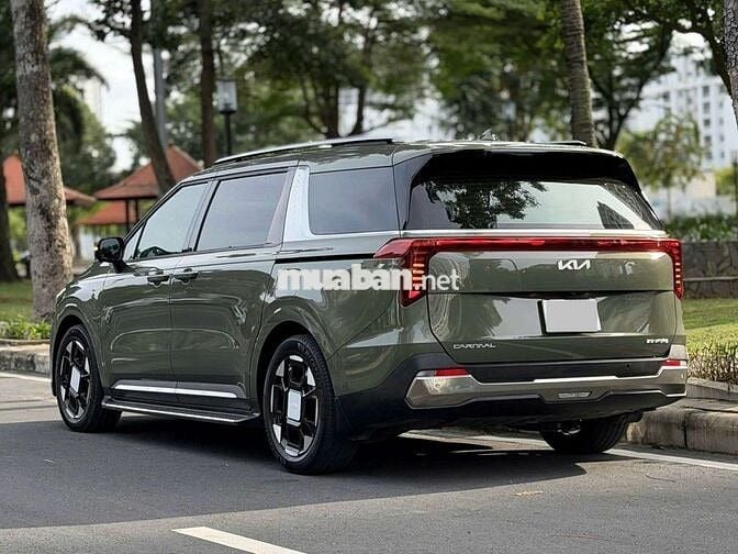 Kia carnival 2.2Dsignature 7s 6000 km