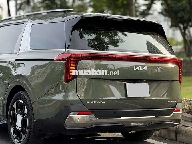 Kia carnival 2.2Dsignature 7s 6000 km