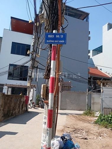 CHO HỘ GIA ĐÌNH THUÊ NGUYÊN CĂN NHÀ PHỐ XUÂN ĐỖ, CỰ KHỐI, CĂN GÓC. NGÕ