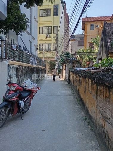 CHO HỘ GIA ĐÌNH THUÊ NGUYÊN CĂN NHÀ PHỐ XUÂN ĐỖ, CỰ KHỐI, CĂN GÓC. NGÕ