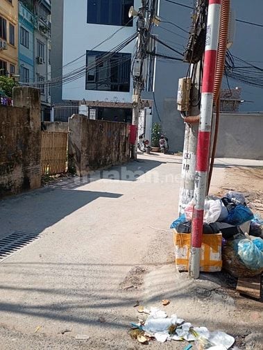 CHO HỘ GIA ĐÌNH THUÊ NGUYÊN CĂN NHÀ PHỐ XUÂN ĐỖ, CỰ KHỐI, CĂN GÓC. NGÕ