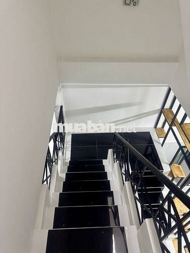 NHÀ ĐẸP 3 TẦNG, 3PN, NGUYỄN VĂN CÔNG, GẦN SÂN BAY, HẺM 3M, GIÁ 7.2 TỶ