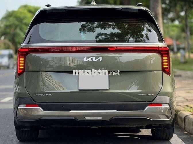 Kia carnival 2.2Dsignature 7s 6000 km