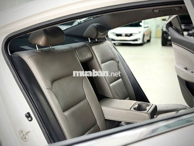 Hyundai Elantra 2018 1.6 AT GLS - 70,000 km cọp.
