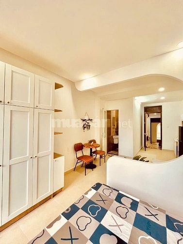 Phòng căn hộ siêu đẹp 1 phòng ngủ, PK đủ nội thất gần Cầu Kiệu Q1