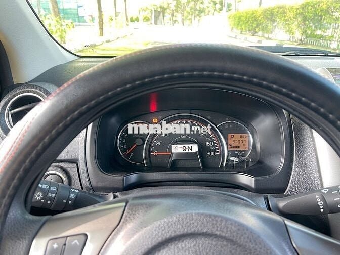 Toyota Wigo 1.2AT màu Trắng 37.000km