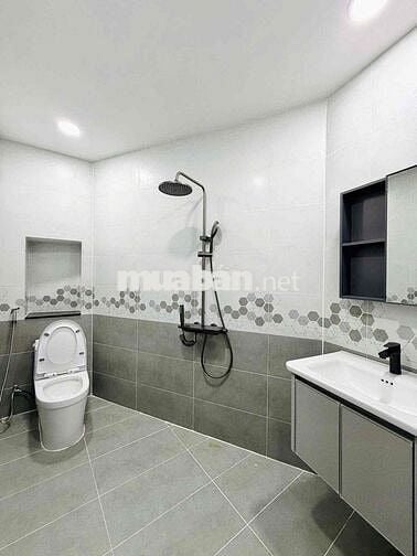 Nhà Đẹp Giá Tốt Hẻm Một Sẹt Tặng Full Nội Thất Ngay Tại Trung Tâm Trịn