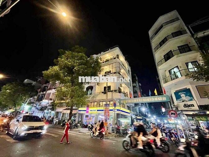 cho thuê phòng phong cách đông dương ở trung tâm Quận 3