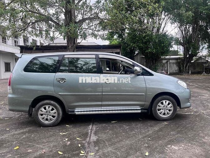 Innova 2011 GSR 7 ghê- odo 107n km.cuc đep