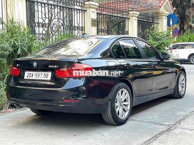 BMW 320i đời 2012 series 3 màu đen nội thất kem