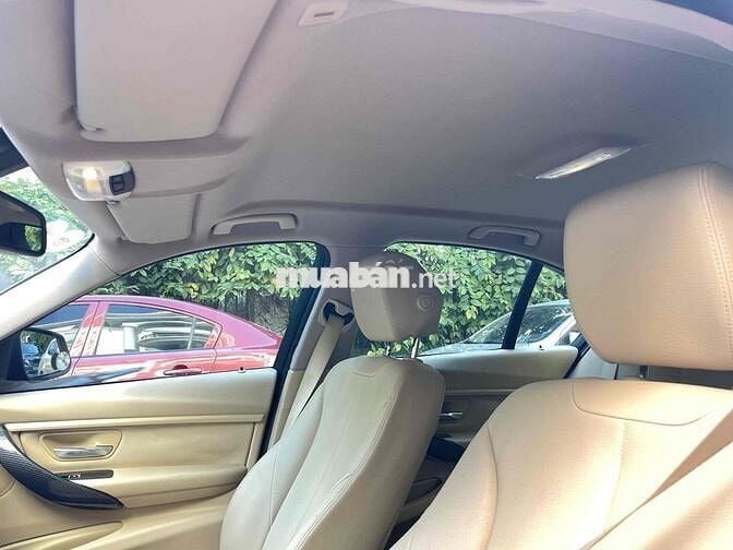 BMW 320i đời 2012 series 3 màu đen nội thất kem