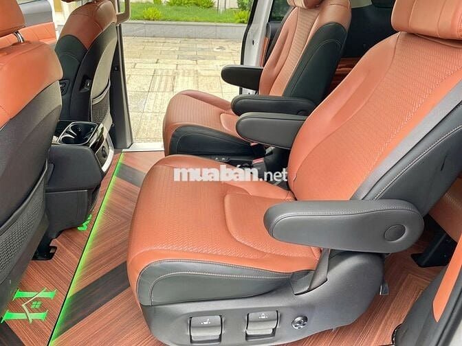 Kia Carnival 2023 Signature 2.2D Lên 100tr đồ chơi